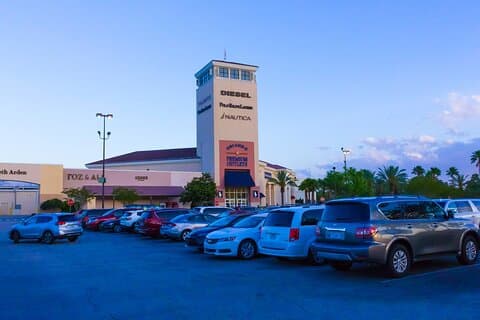 Privat shoppingtur från Orlando hotell till Orlando Outlets