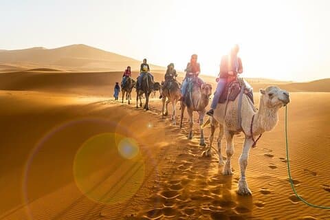 Coucher et lever de soleil dans le désert de Merzouga en chameau ou en jeep
