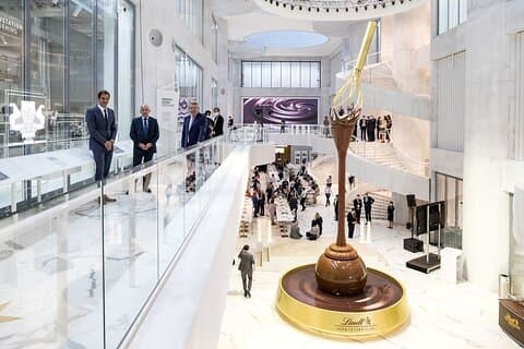 Small Group Zurich Walking Tour, Cruise og LINDT Factory