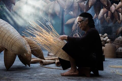 Visite photographique pour capturer l'artisanat en voie de disparition de la fabrication de pièges à poissons