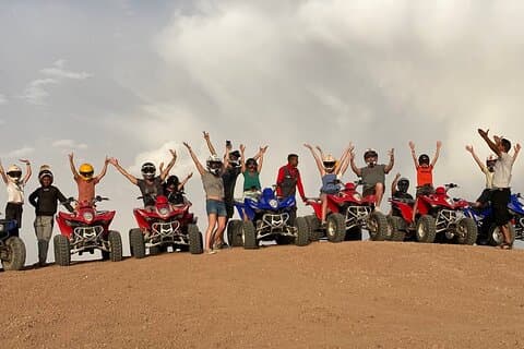 Magische Quad Fietsen & Diner Show Ervaring in Agafay Desert