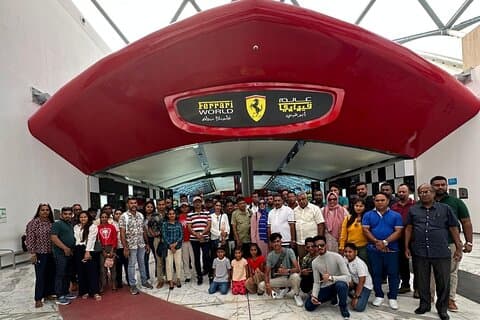 Abu Dhabi privat tur fra Dubai med 12 personers varevogn