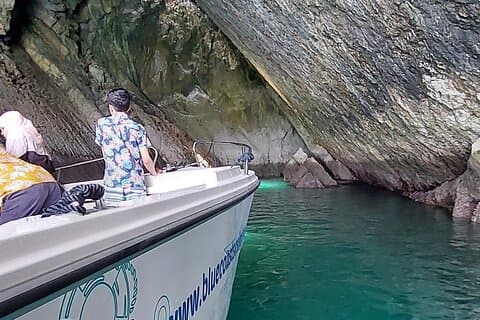 Boat Trip to Secret Bays and Beaches with Snorkeling