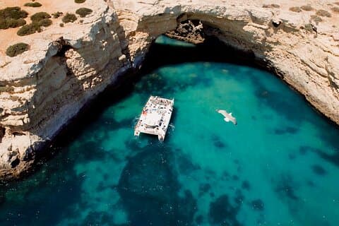 Crociera in catamarano: grotte e costa fino a Benagil