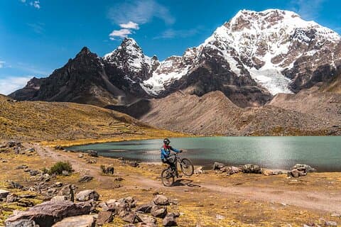 Bicicleta eléctrica en Rainbow Mountain + Ausangate - MTB Tour privado 2días
