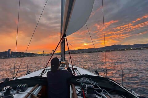 Cruzeiro diurno e ao pôr do sol em Barcelona