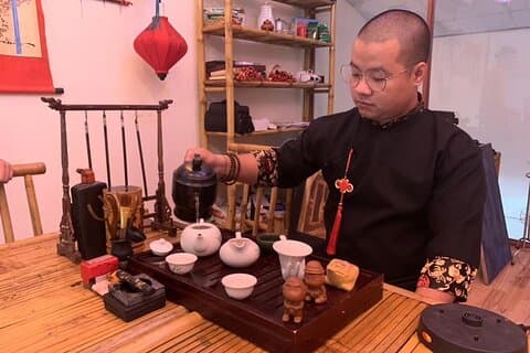 Vivi un corso di apprendimento della calligrafia nella città vecchia di Hoi An