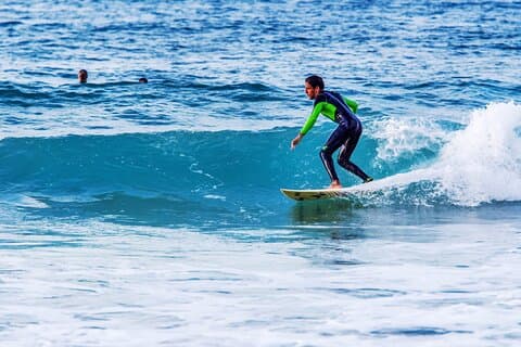 Tour privado de lecciones de surf en Tel Aviv