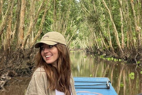 Explorez la forêt de Trasu Cajuput