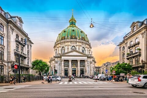 Excursão a pé privada pela arquitetura da igreja de mármore de Copenhague