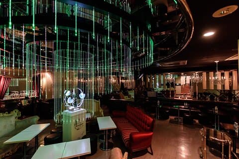Host Club Experience with English speaker