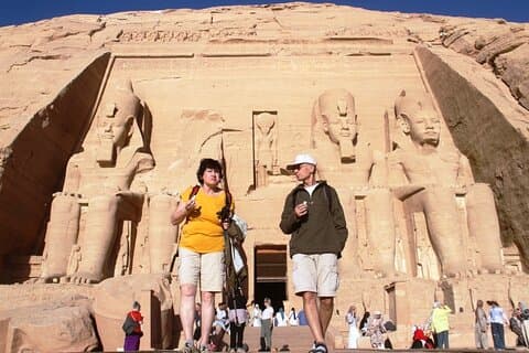 Tour privato ad Abu Simbel da Assuan con auto privata e guida