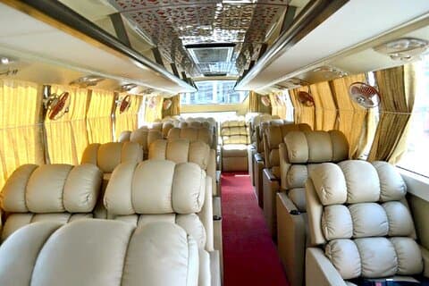 Divano bus di lusso da Kathmandu a Pokhara