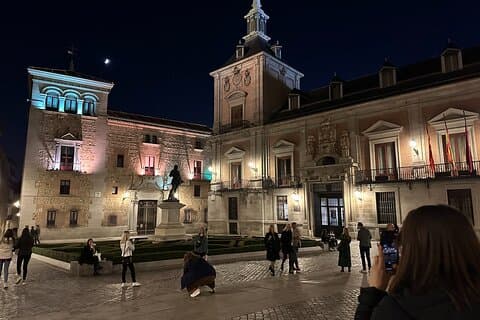 Hoogtepunten buiten de drukte van Madrid bij nacht Privérondleiding