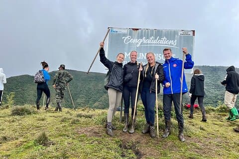 1 dag Bisoke Hike Safari på Volcanoes nasjonalpark