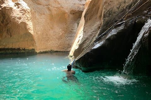Heldags privat rundtur till Wadi Shab och Bimmah Sinkhole