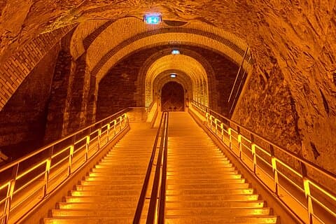 GRAND VINTAGE Moet et Chandon Veuve Clicquot Cellars & Tastings