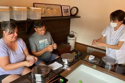 Experience of making sweets taught by professionals Local tour & guide