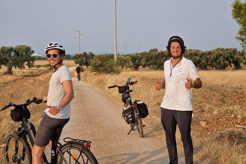 オストゥーニの電動自転車ツアー：オリーブ畑とオリーブオイル工場 – 電動自転車追加料金