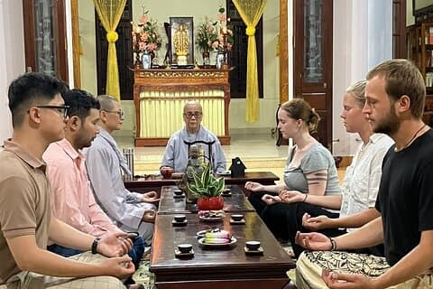 Retraite de Hue : visite de thé et de méditation avec repas végétarien