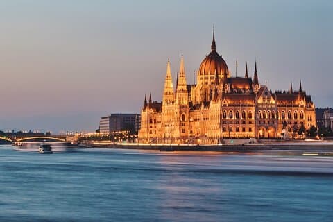 Prag till Budapest - Privat transfer med 2 timmars sightseeing