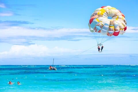 Halbtägige private Parasailing-Tour in Punta Cana