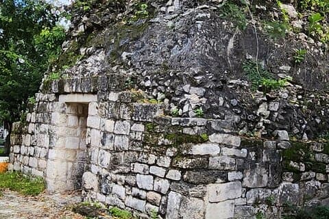 Tour en vehículo todoterreno Jade Cavern en Cozumel con descanso en la playa con traslado