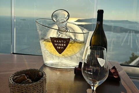 Excursão de degustação de vinhos em Santorini