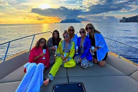 Tour privado en barco de 4 horas a la isla de Capri con degustación de limoncello