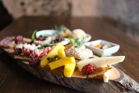 Etna Urban Winery – Verkostung mit Street Food Platte und Weinberg