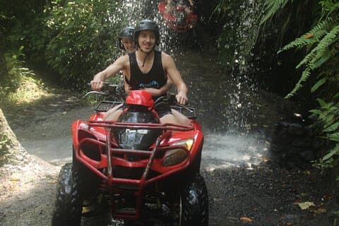 ATV Quad Bike Gennem Tunnel og Vandfald