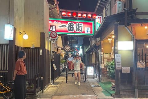 Bar and Izakaya Hopping Night Tour in Takayama