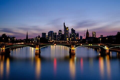 Privater Transfer von Prag nach Frankfurt, englischsprachiger Fahrer