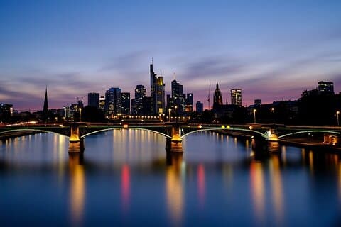 Transfert privé de Berlin à Francfort, 2 heures de visites, chauffeur local