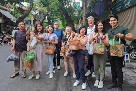 Clase de cocina de Hanoi de 3,5 horas con comida local, mercado y guía