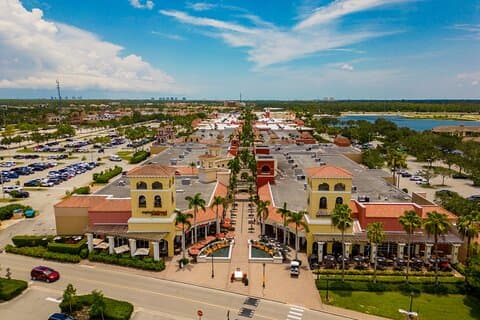 Privévervoer van Cape Coral-hotels naar Miromar Outlets