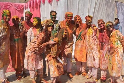 Excursão de celebração de Holi
