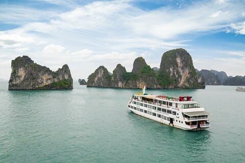 La Regina Royal Cruise Halong Bay 2Day1Night:Meals,Cave & Island