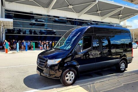 Privater Transfer vom Flughafen Miami zum Hotel oder Port Miami. Van.