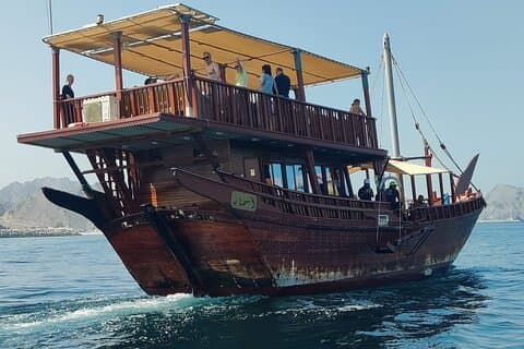Omani Dhow Kust- och solnedgångskryssning