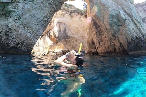 RIB Private Adventure em Paxos e Antipaxos