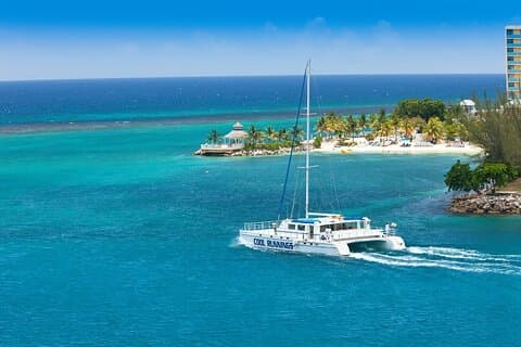 Private Catamaran Cruise Tour in Negril Beach and Rick's Cafe