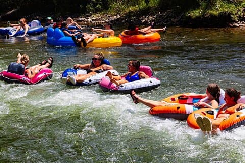 River Rapids Waterfalls Tubing och Beach Private Tour
