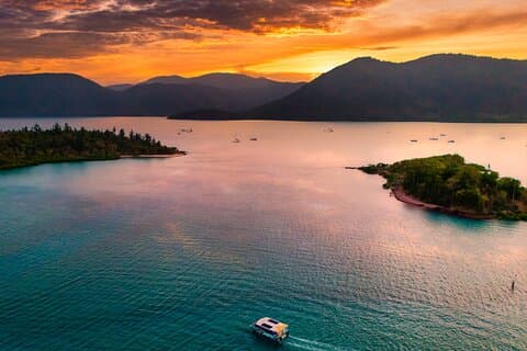 Airlie Beach Glass bottom boat Scenic Sunset Tour