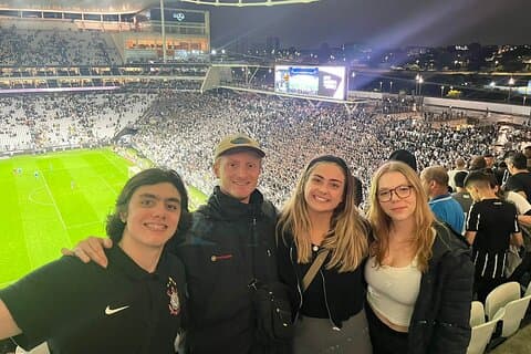 São Paulo : Únete a un partido de fútbol con un guía local