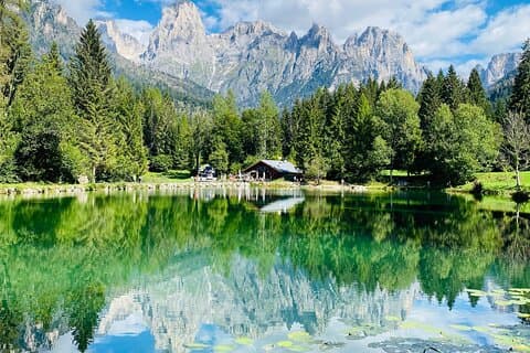 Tour privado entre lagos y montañas desde Venecia a los Dolomitas