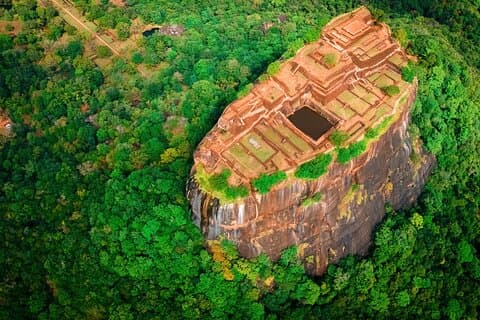 Private Ganztagestour in Sigiriya und Dambulla ab Kandy