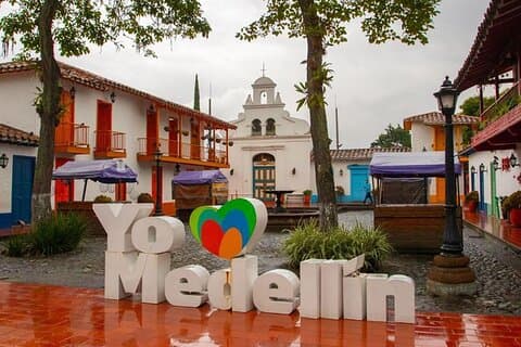 Colombia Medellín Cartagena Isla Majagua Excursión de 7 días desde Bogotá