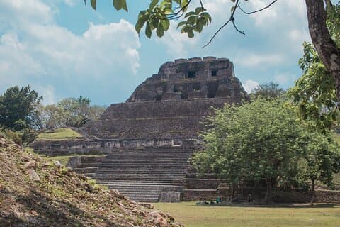 Privado | Templo maya de Xunantunich y cueva de Barton Creek