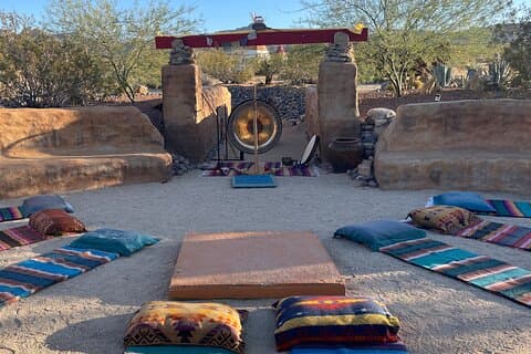 Woestijnnatuurwandeling, cacaoceremonie en klankbad in Joshua Tree